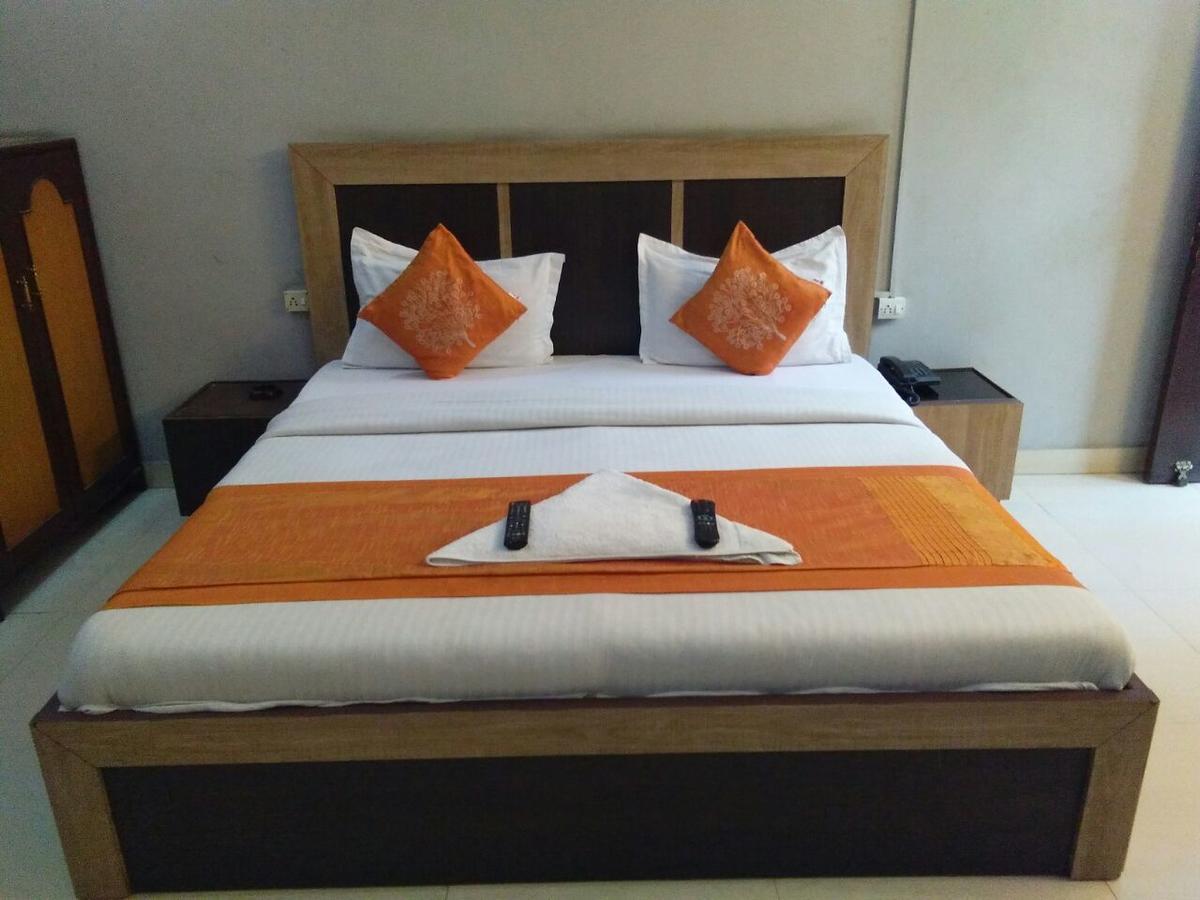 Hotel Samridhi Palace Juhi Bari Exterior photo